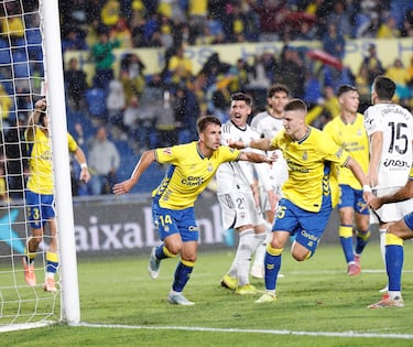 La ley del ex volvió a golpear más fuerte que nunca. Manu Fuster, que aún no había marcado en la temporada, lo hizo ante el Albacete con un potente cabezazo. No quedó ahí la cosa, el centrocampista se apuntó la asistencia del segundo tanto, con un precioso pase en profundidad.