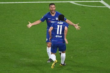 2-0. Pedro celebró el segundo gol con Eden Hazard.