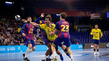 Peciña en un ataque del Bidasoa eñ pasado viernes ante el Barça.