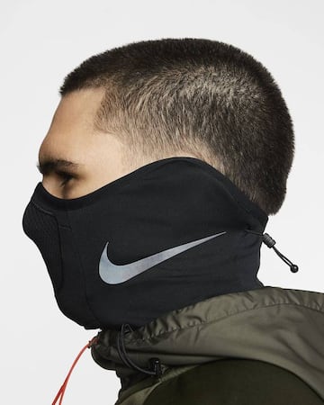 Nike vende un cuello término similar a una mascarilla.