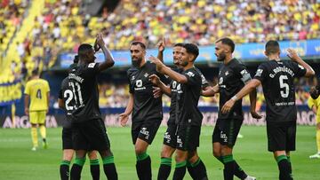 Los jugadores del Betis celebran el gol de Ayoze.