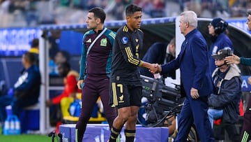 Luis Romo and Javier Aguirre head coach of Mexico during the Final match between Mexican National Team (Mexico) and Panama as part Final Four of the Concacaf Nations League 2024-2025 at SoFi Stadium on March 23, 2025 in Inglewood, Los Angeles, California, United States.