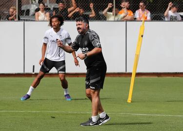 Primer d赤a de entrenamiento de Gattuso al frente del Valencia.