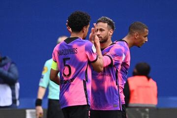 Marquinhos is congratulated by Neymar after scoring during the 2-1 victory over RC Lens at the Parc des Princes on May 1, 2021.