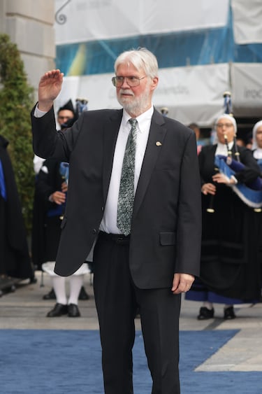 Douglas Massey, Premio Princesa de Asturias de Ciencia Sociales, a su llegada al Teatro Campoamor para asistir a la ceremonia de entrega de los Premios Princesa de Asturias 2025.