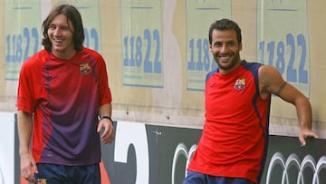 Ludovic Giuly y Leo Messi, durante un entrenamiento del Barcelona de la temporada 2006-2007.