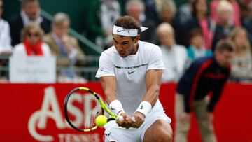 Spain's Rafael Nadal returns against Czech Republic's Tomas Berdych during his men's singles match at The Hurlingham Tennis Classic tournament at the Hurlingham Club in London on June 28, 2017.
Berdych won the match 6-3, 6-2. / AFP PHOTO / ADRIAN DENNIS