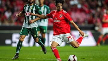 Joao Felix contra el Vitoria Set&uacute;bal