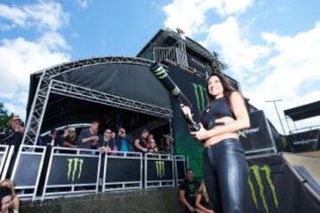 Las chicas de Monster estuvieron acompañando a los pilotos de motociclismo durante el pasado Gran Premio de Francia.