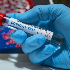 Avisan de un síntoma muy común con las nuevas variantes de la COVID