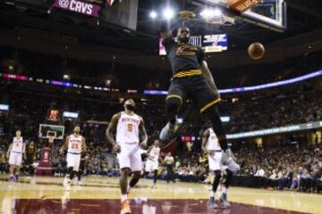 Los Cavaliers celebraron por todo lo alto su anillo de campeones: fiesta y exhibición después ante los Knicks.