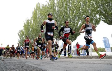 El segundo Du Cross de Aldea del Fresno fue una cita que pudieron disfrutar en la ma?ana del domingo m¨¢s de 160 participantes y que estuvo enmarcada en el fin de semana solidario que la localidad organiz¨® para recaudar fondos para la lucha contra el c¨¢nce