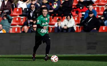 Javi Cantero, cantante y compositor español, conocido por ser hijo del icónico artista "El Fary".