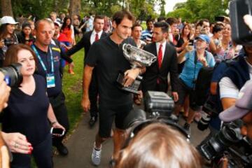 El día después: Federer celebró su título con los fans