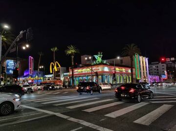 Hollywood de noche en modo autom&aacute;tico