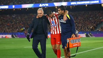 Soccer Football - UEFA Champions League - Quarter Final - First Leg - FC Barcelona v Atletico Madrid - Spotify Camp Nou, Barcelona, Spain - April 8, 2026 Atletico Madrid's David Hancko walks of the pitch after sustaining an injury REUTERS/Albert Gea