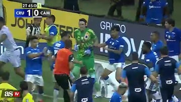 ¡Tangana en Brasil! Cassierra, uno de los 23 expulsados