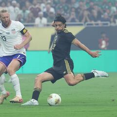 Raúl Jiménez está cerca del ‘Chicharito’