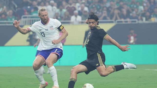 Raúl Jiménez está cerca del ‘Chicharito’