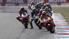 M&aacute;rquez lideraba en Assen con Rossi y Dovizioso cerca.