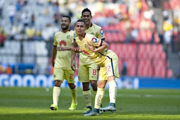 El lateral del América hizo popular un festejo en el cual practicaba el baile sinaloense conocido como "El Huevón".