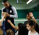 Kyrgios, polémico en cancha y muy solidario fuera de ella