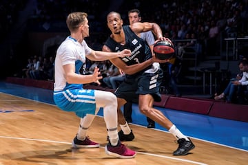 Anthony Randolph y Andreas Obst.