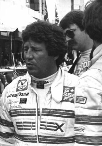 Mario Andretti fue campeón del mundo de Fórmula 1 en 1978 y además es el único piloto en conseguir el título de F1, ganar las 500 millas de Indinapolis y las 500 millas de Daytona.