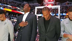 David Robinson y Kawhi Leonard, antes de un partido de los San Antonio Spurs.