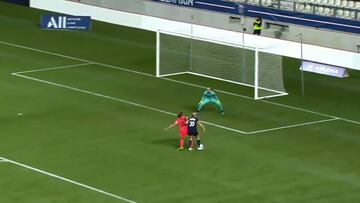 Las dos grandes atajadas de Endler en el clásico parisino