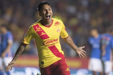 Ruidíaz llegó al futbol mexicano para jugar el Apertura 2016 con Monarcas Morelia. Rápidamente, a base de goles, el delantero sudamericano se volvió en un favorito de la afición. El actual jugador del Seattle Sounders metió casi cuarenta goles en la Liga MX y la Copa MX. Al día de hoy, la afición purépecha sigue pidiendo el regreso del futbolista.