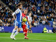 Fernando Calero disputa ante Jorge de Frutos un balón.