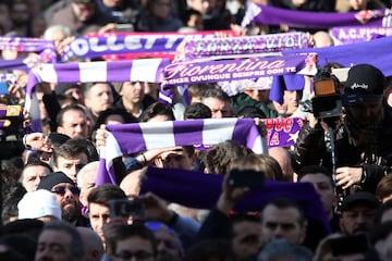 FLORENCE, ITALY - MARCH 08: Fans gather ahead of a funeral service for Davide Astori on March 8, 2018 in Florence, Italy. The Fiorentina captain and Italy international Davide Astori died suddenly in his sleep aged 31 on March 4th, 2018. (Photo by Gabriel