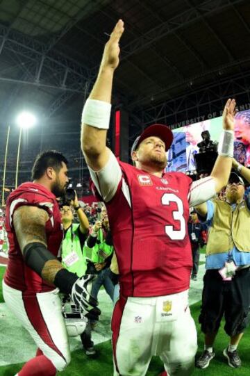 Carson Palmer, quarterback de Arizona Cardinals, debía estar dando gracias a los dioses del football por haberle permitido lograr la victoria a pesar de su actuación.