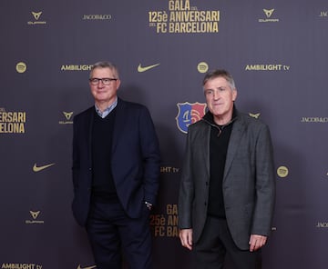 Jordi Roura, extrenador de fútbol en la alfombra roja del gran Teatro del Liceu.