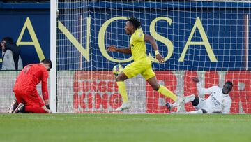 VILLAREAL, SPAIN - JANUARY 7: Samu Chukwueze of Villarreal celebrating 2-1 during the La Liga Santander match between Villarreal v Real Madrid at the Estadio de la Ceramica on January 7, 2023 in Villareal Spain (Photo by David S. Bustamante/Soccrates/Getty Images)