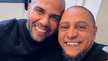 Dani Alves y Roberto Carlos.