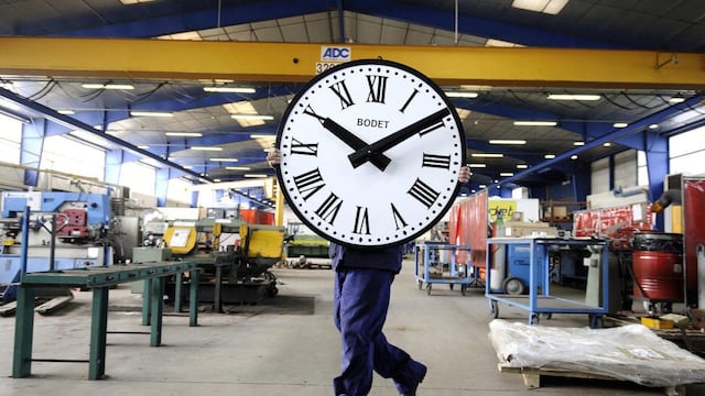 On Sunday, March 8, 2026, the United States will move its clocks forward to begin Daylight Saving Time, causing confusion and chaos for citizens.
