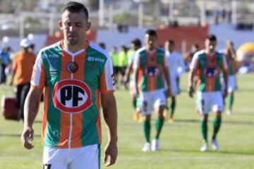 Matías Donoso y la frustración tras un mal primer tiempo de Cobresal.