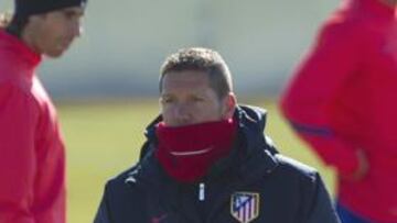 <b>FRÍO INTENSO. </b>Ayer, Simeone entrenó al equipo con este aspecto.