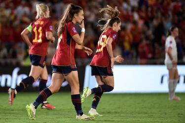 Disparo de Athenea que saca la portera visitante. El rechace le cae a Inma Gabarro que anota el cuarto tanto. Tierra de por medio. 