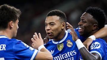 PIRAEUS (Greece), 26/11/2025.- Real Madrid's Kylian Mbappe (C) celebrates after scoring a goal during the UEFA Champions League league phase soccer match between Olympiacos FC and Real Madrid in Piraeus, Greece, 26 November 2025. (Liga de Campeones, Grecia, Pireo) EFE/EPA/GEORGIA PANAGOPOULOU