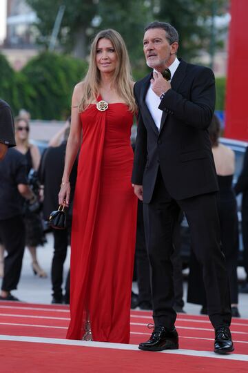 Antonio Banderas y  Nicole Kimpel durante el Festival Internacional de Cine de Venecia celebrado en el Lido de Venecia.