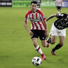 Chelsea and Napoli battling for Chucky Lozano