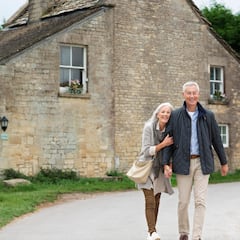 Una jubilada británica lo deja todo y se muda a España: “La pensión estatal nos cubre la vida aquí”