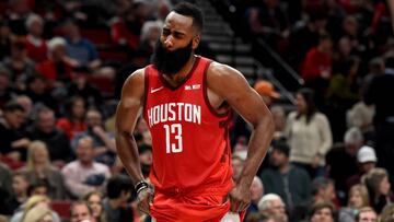 James Harden, frente a los Portland Trail Blazers.