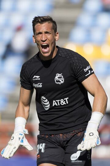 Llegó para hacerle competencia a Moisés Muñoz, pero su nivel lo llevó a la titularidad y hoy en día es el mejor portero, pues no hay partido en el que no entregue al menos un par de atajadones, por eso ha evitado que la Franja vaya a peor en la clasificación. 