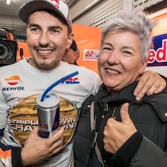 La madre de Jorge Lorenzo: "Me lo llevo a casa sano y salvo"