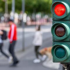 El nuevo semáforo con IA integrada que ha estrenado Madrid: así funciona