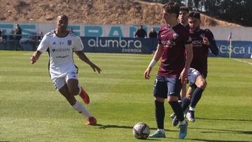 Imagen del partido entre el Huesca B y el Tarazona.